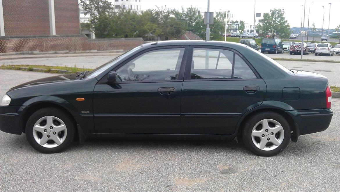 Mazda 323 Sedan GLX (SOLGT) billede 4