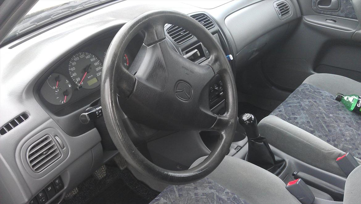 Mazda 323 Sedan GLX (SOLGT) billede 7