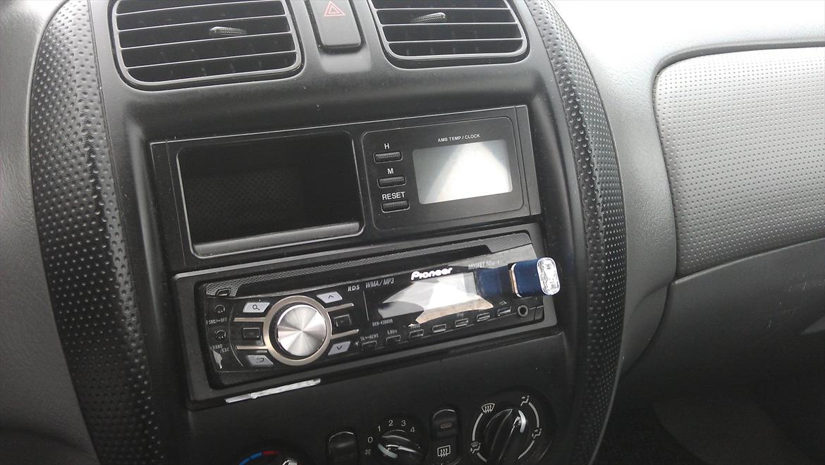 Mazda 323 Sedan GLX (SOLGT) billede 8