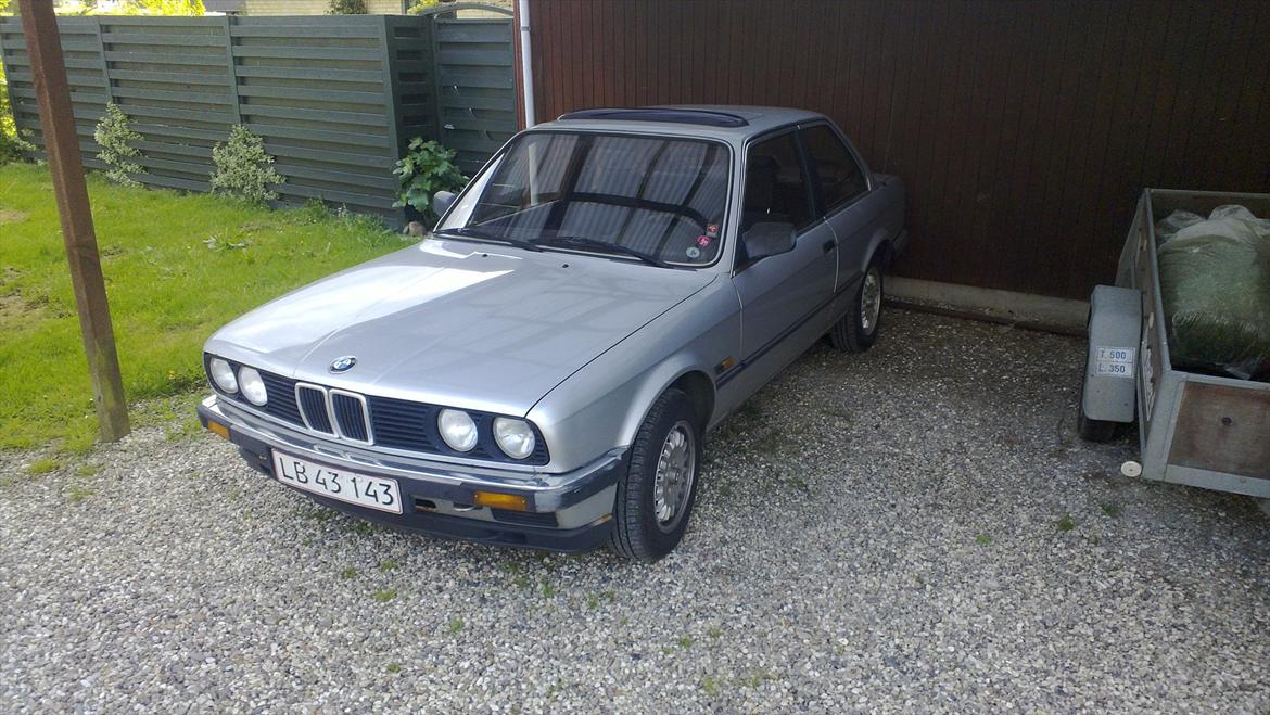 BMW 320i e30 billede 1