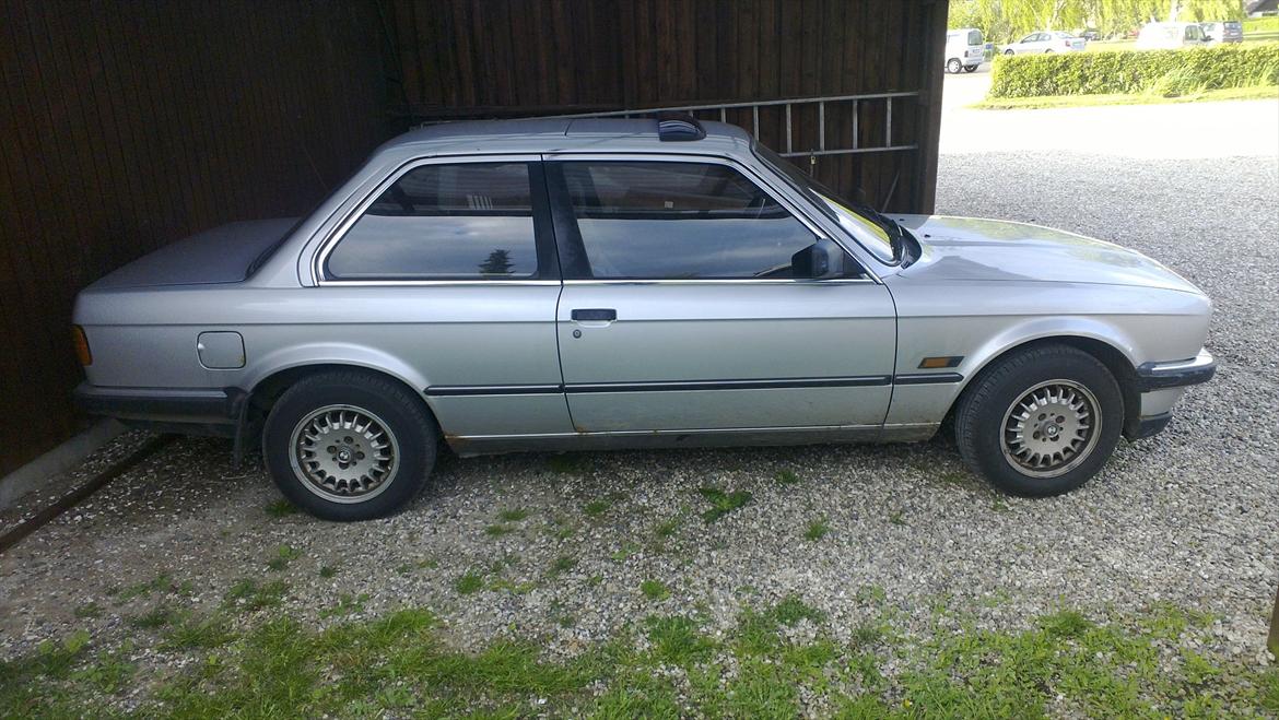 BMW 320i e30 billede 3
