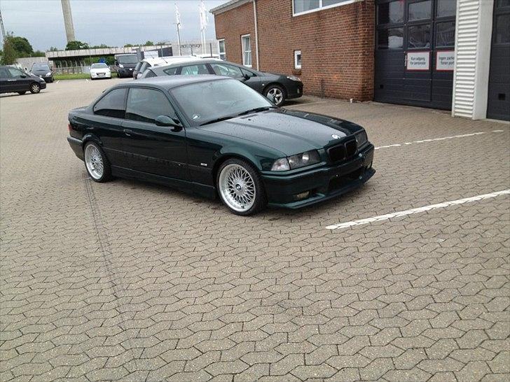 BMW 323i Coupé e36 (SOLGT) billede 1