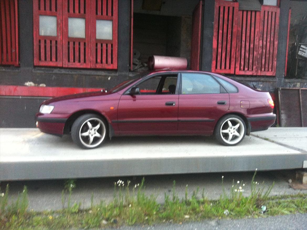Toyota Carina liftback 1.8 *JBL* billede 2