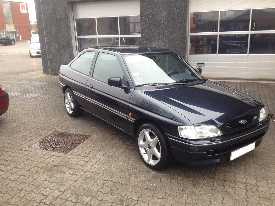 Ford Escort 1.6 16V billede 1