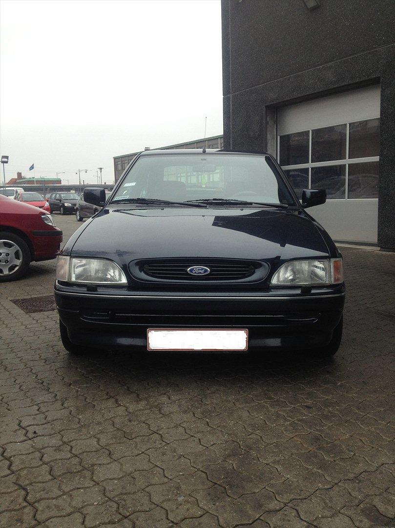 Ford Escort 1.6 16V billede 2