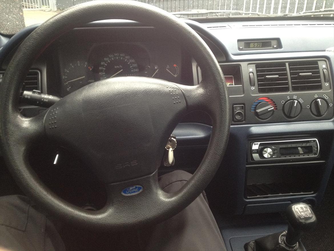 Ford Escort 1.6 16V billede 11