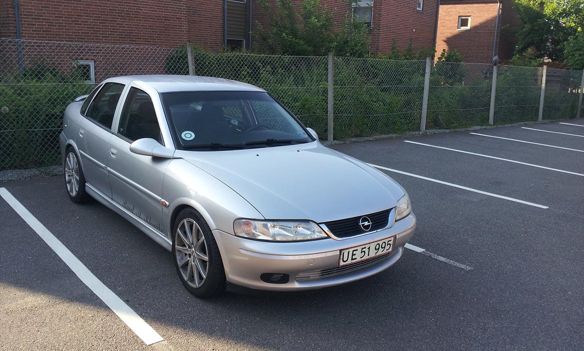 Opel Vectra b 1.8 [SOLGT] - Bilen en alm. juli dag billede 1