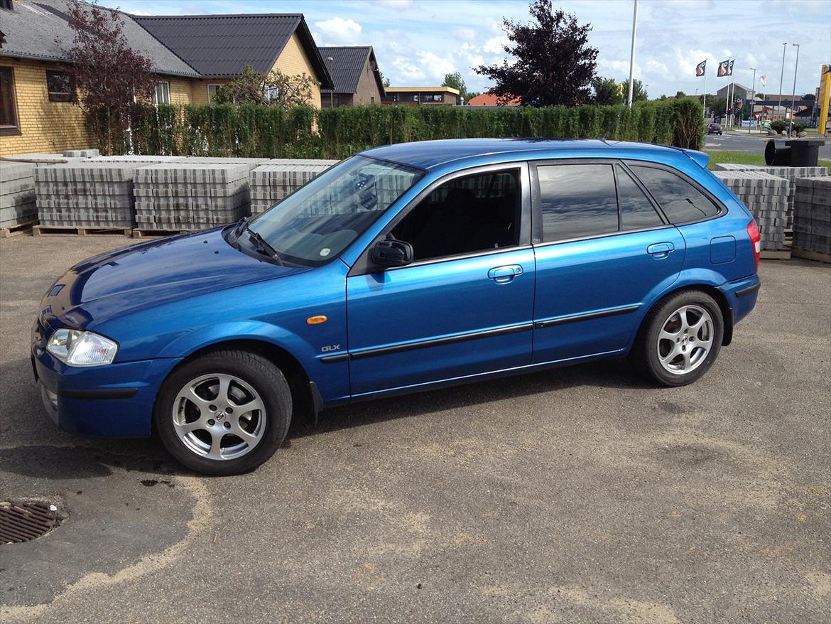 Mazda 323F billede 1