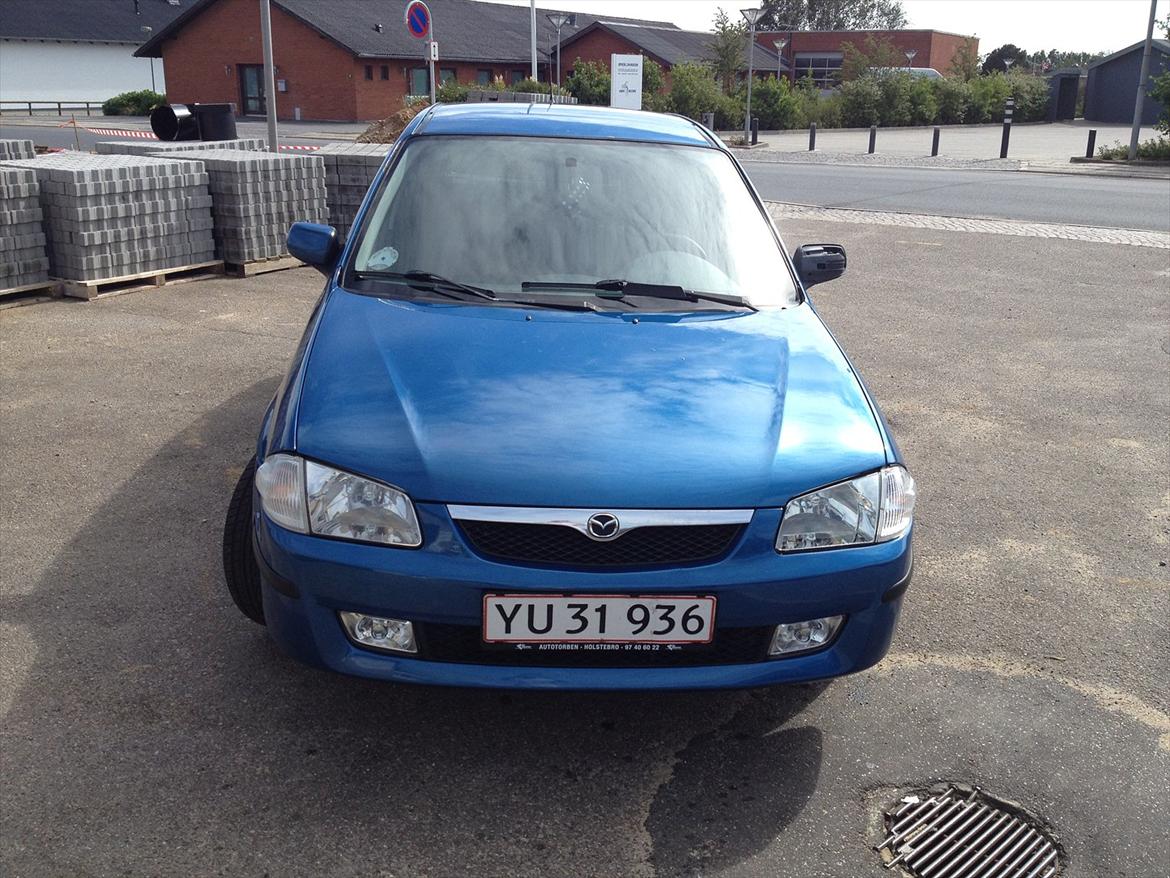 Mazda 323F billede 2