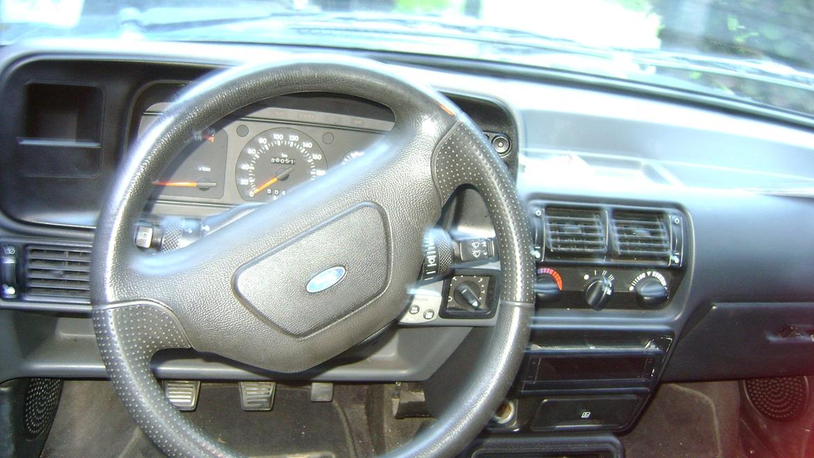 Ford Escort - Indvendig billede 7