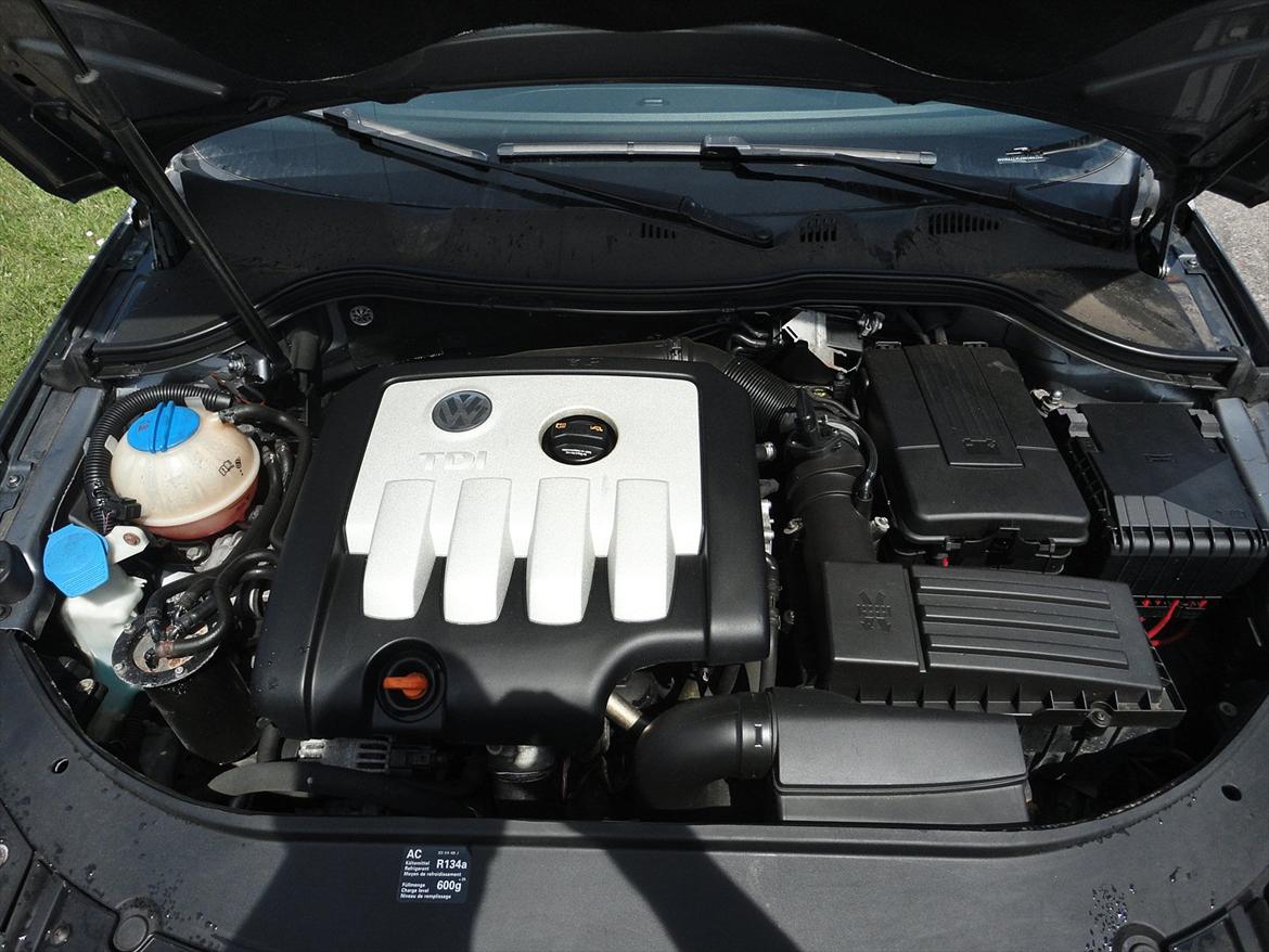 VW Passat 3c - Dejligt rent motorrum billede 9