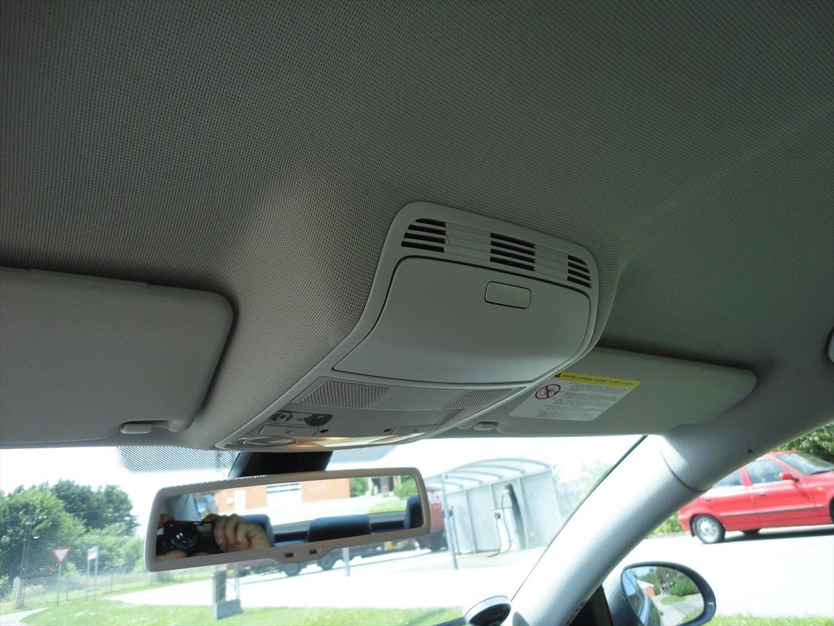 VW Passat 3c - Solbrilleholder og autonedblending af bakspejl billede 20