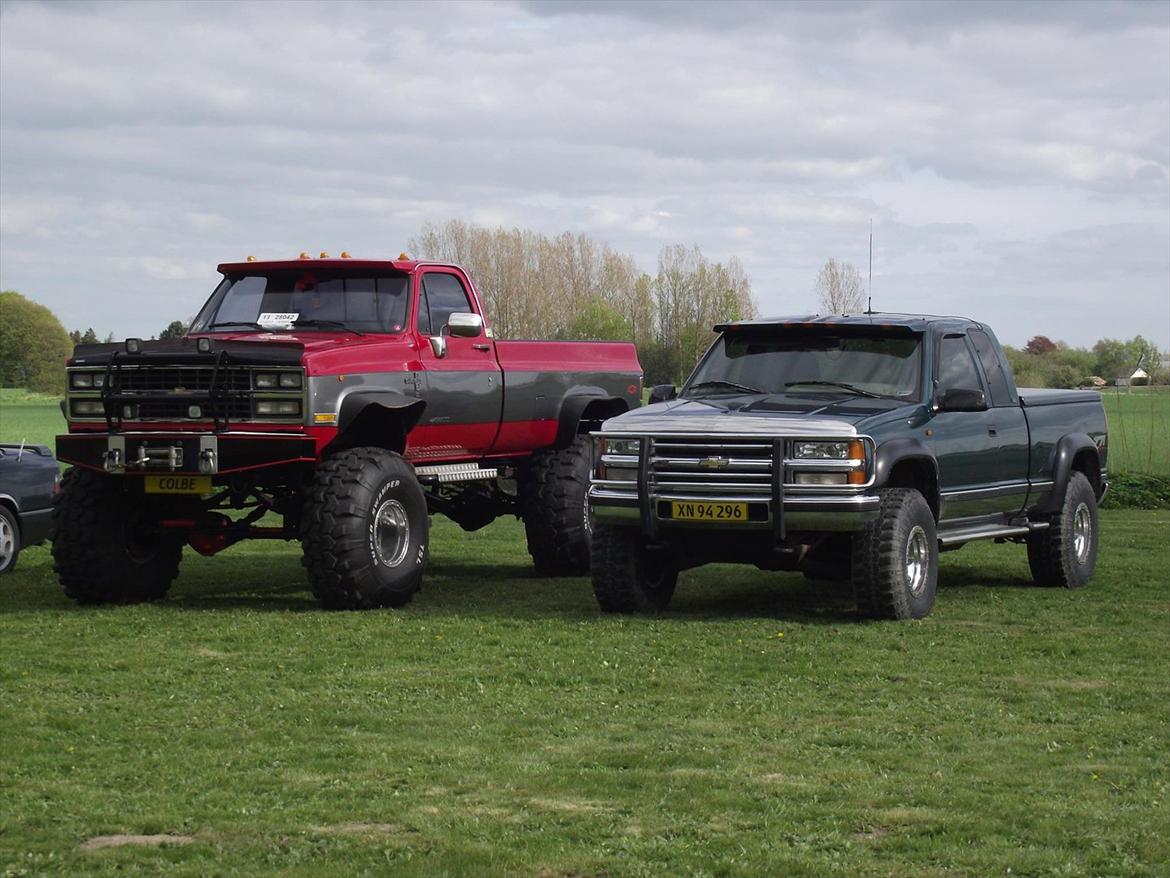 Chevrolet Silverado K30 X ARMY - ankommer med stil sammen med en lille bror på 36 tommer swamper billede 8