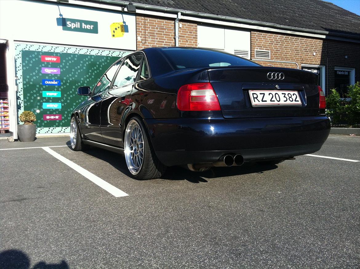 Audi A4 1.8 20v Turbo S-Line billede 2