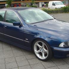 BMW E39 523iA