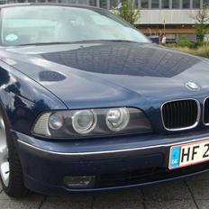 BMW E39 523iA