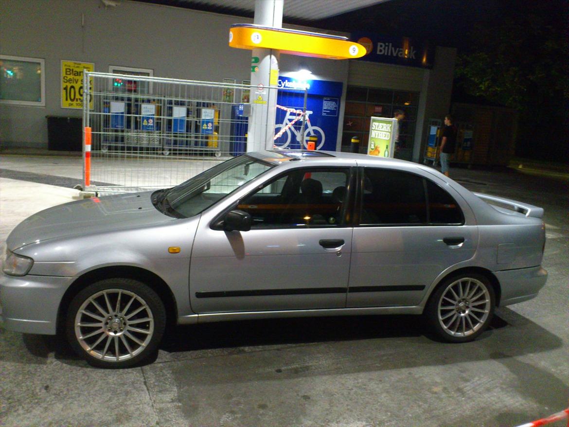 Nissan Almera billede 8