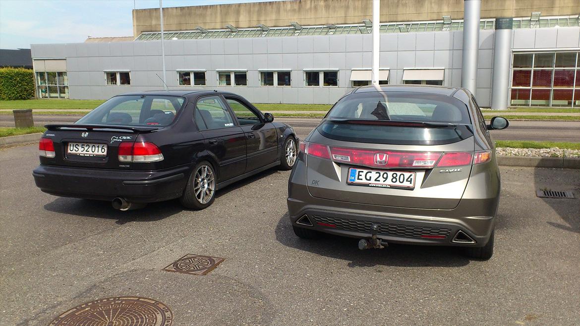 Honda Civic 1,8 Sport (konebil) - Første dag ved siden af raceren, gæt hvilken jeg synes bedst om ? billede 4