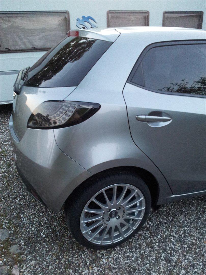 Mazda 2 - 1,3 Takara Edition, 5 dørs - Smoke LED-baglygter og tonede bagruder... billede 8