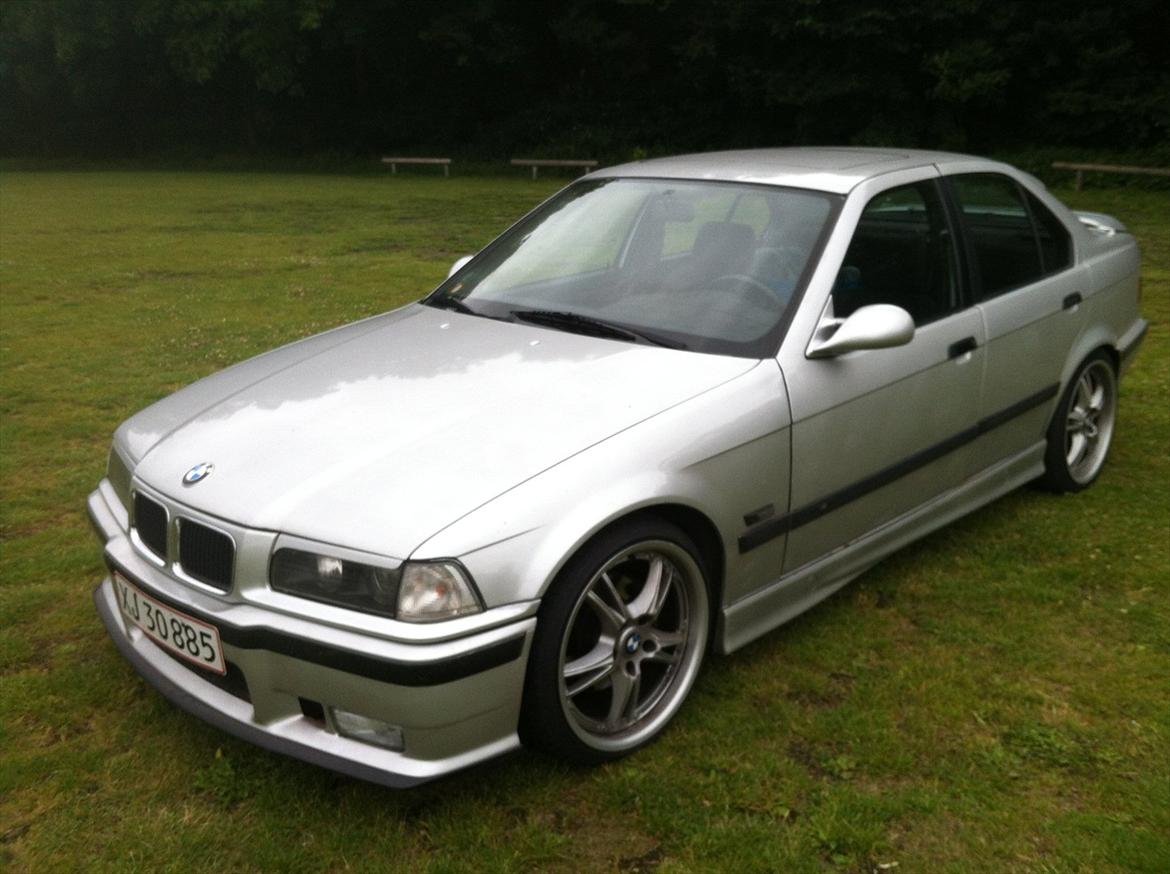 BMW 320 i billede 1