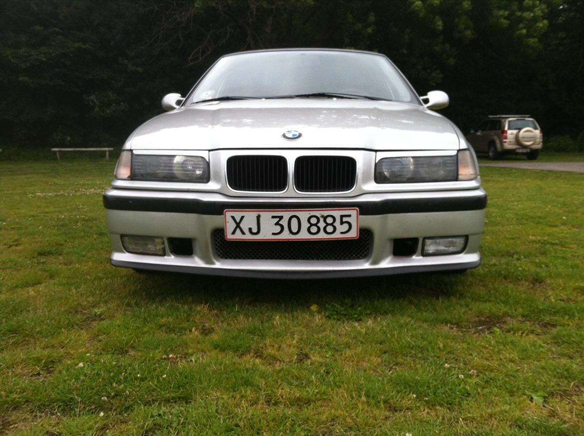 BMW 320 i billede 4