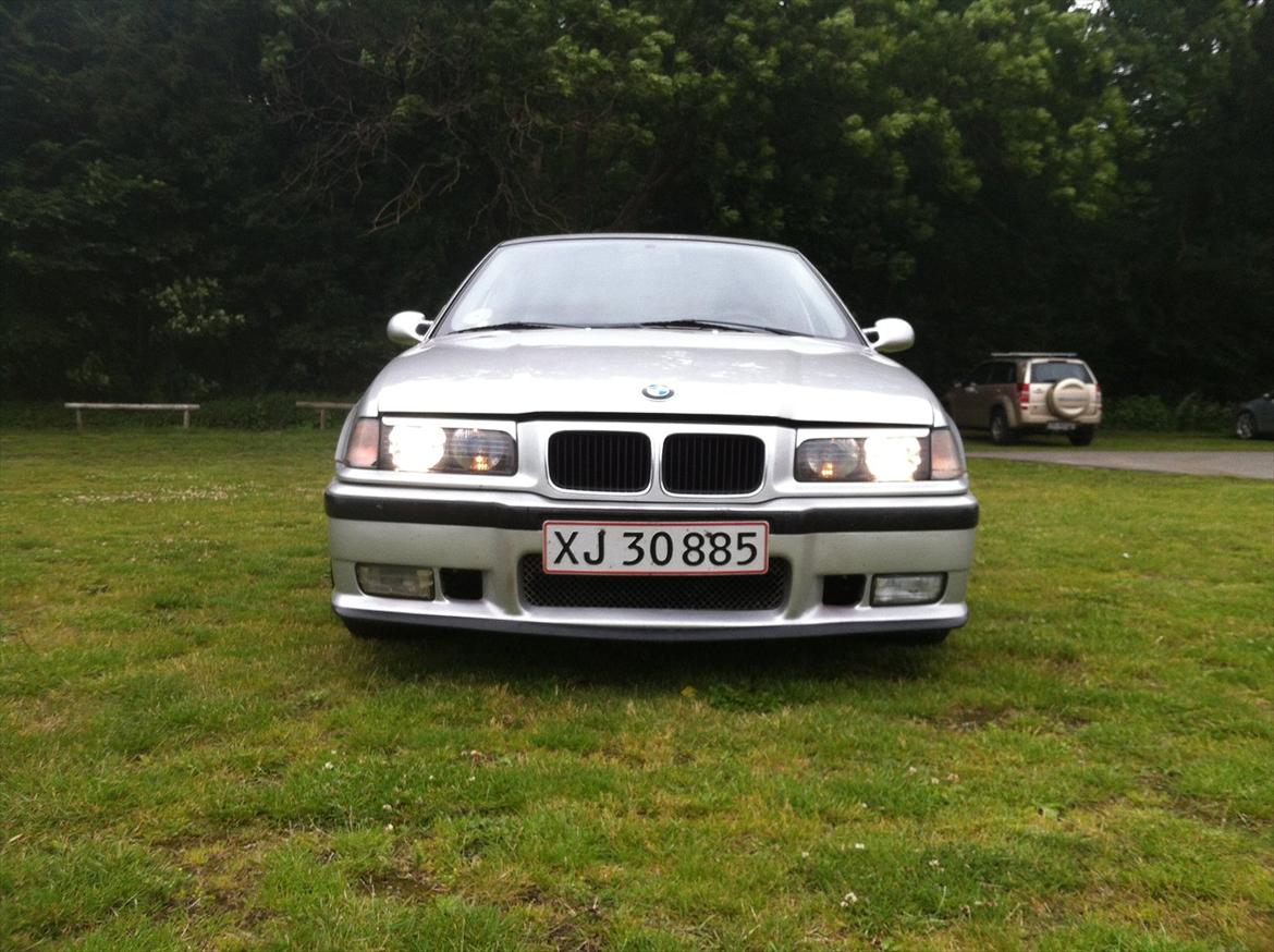 BMW 320 i billede 6