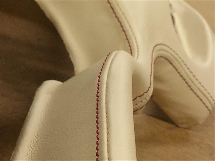 Honda del sol SOLGT! - her ses det nederste af instrument-bordet efter det blev syet færdig billede 19