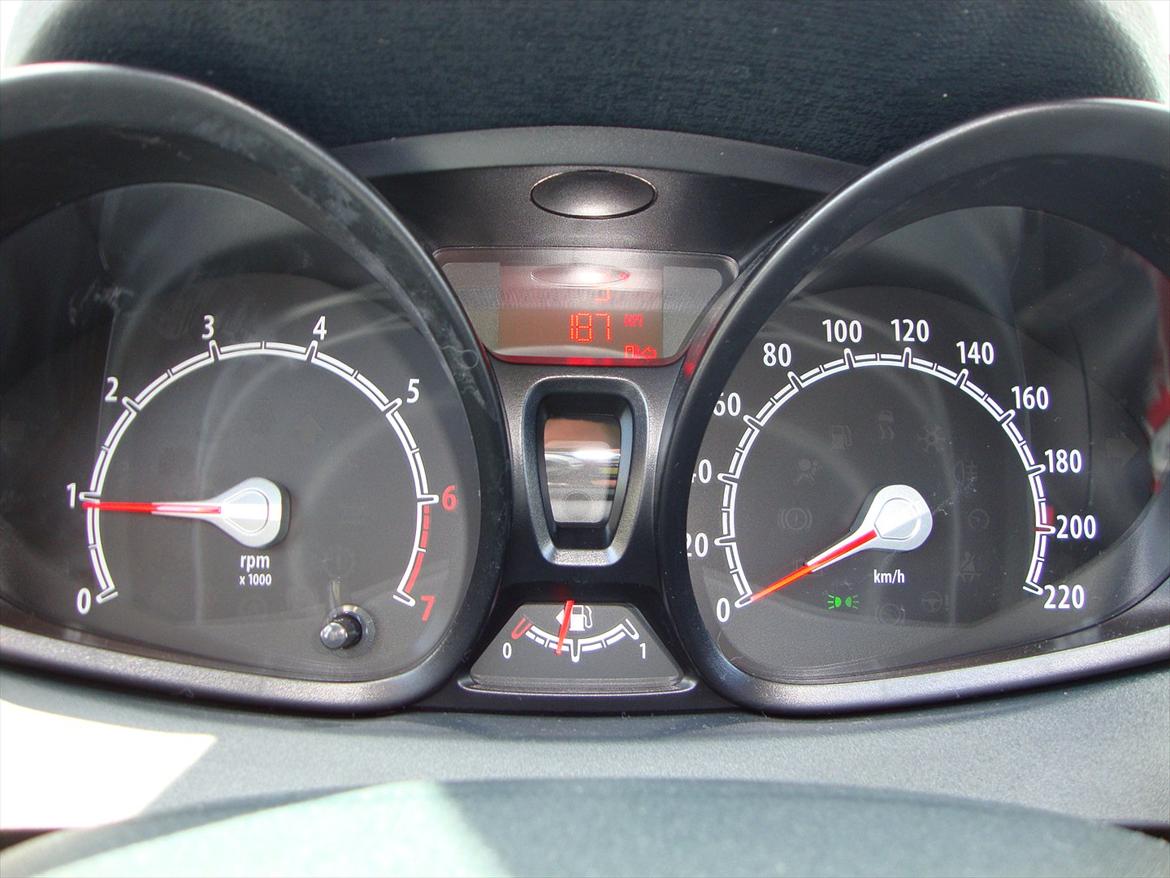 Ford Fiesta 1,4 solgt billede 9