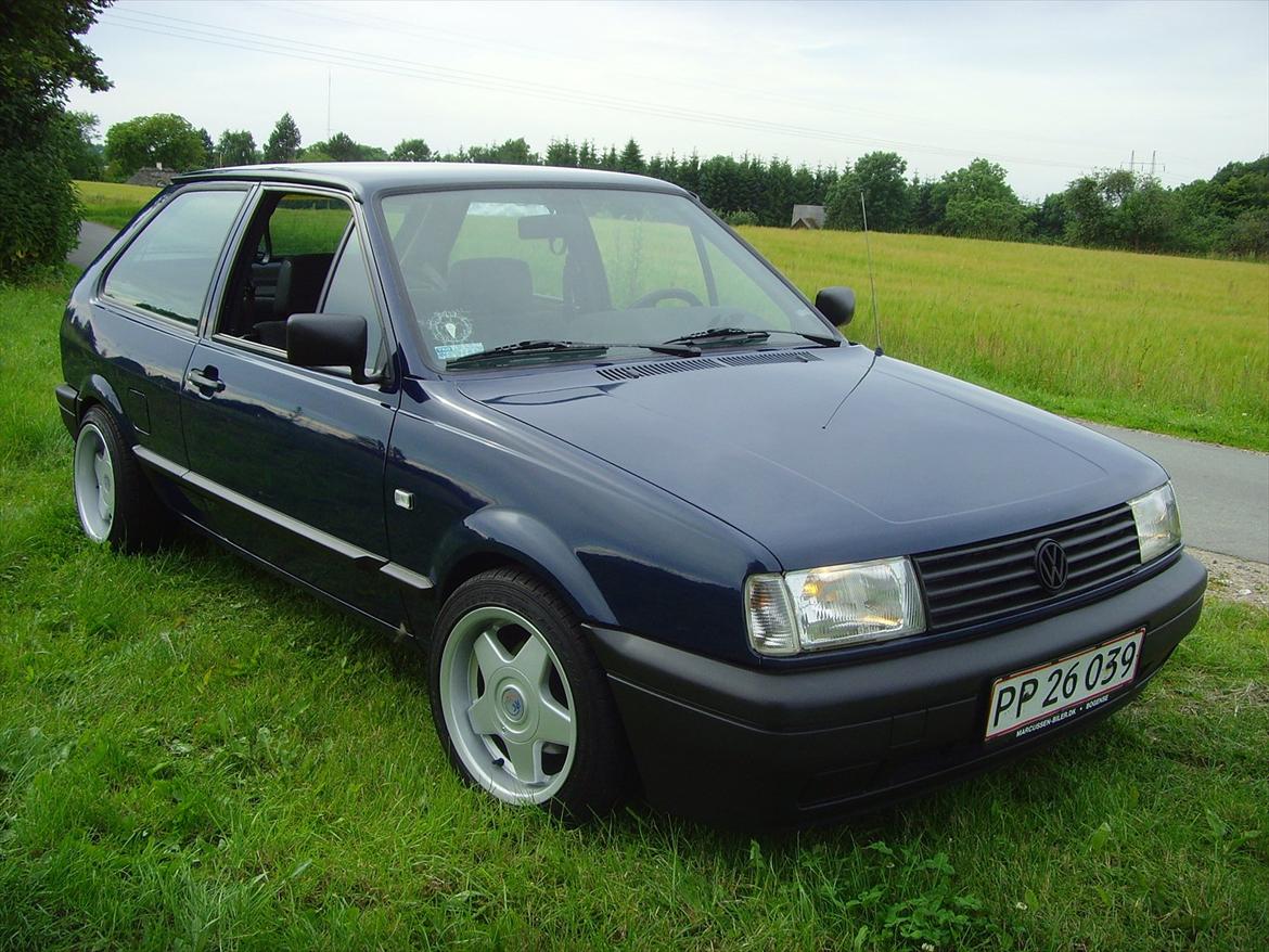 VW Polo 2F Coupé - ja en god polér-maskine og masser af knofedt gør underværker. Bilen var alt andet end køn da jeg købte den. billede 7