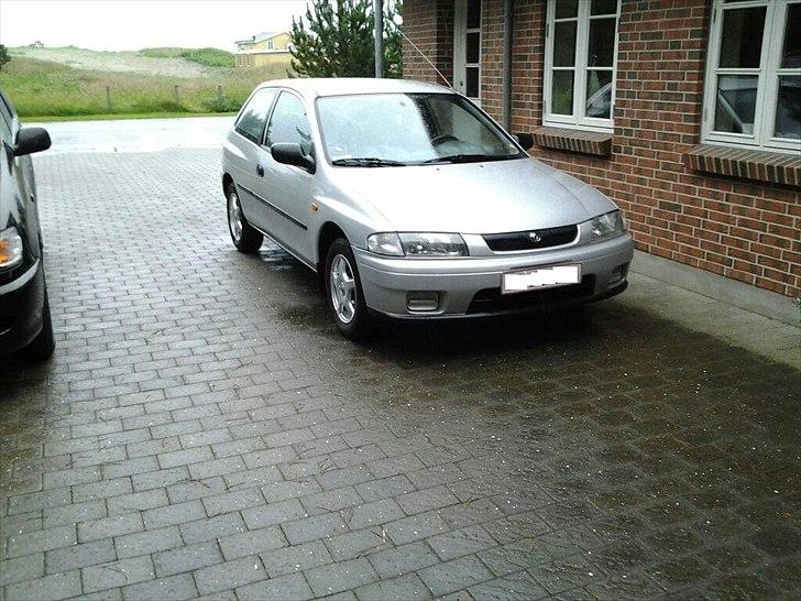 Mazda 323 billede 4