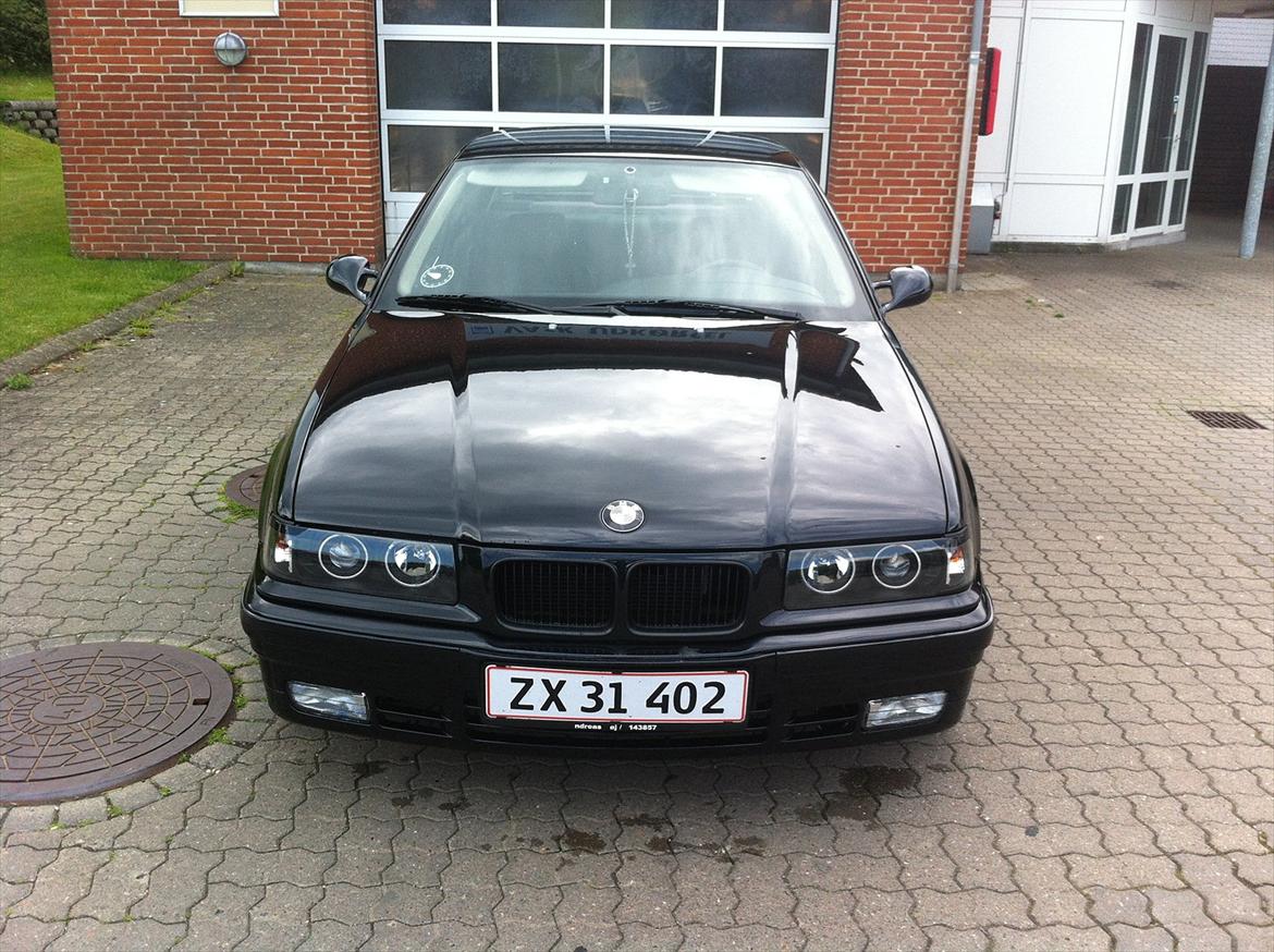 BMW 320i billede 2