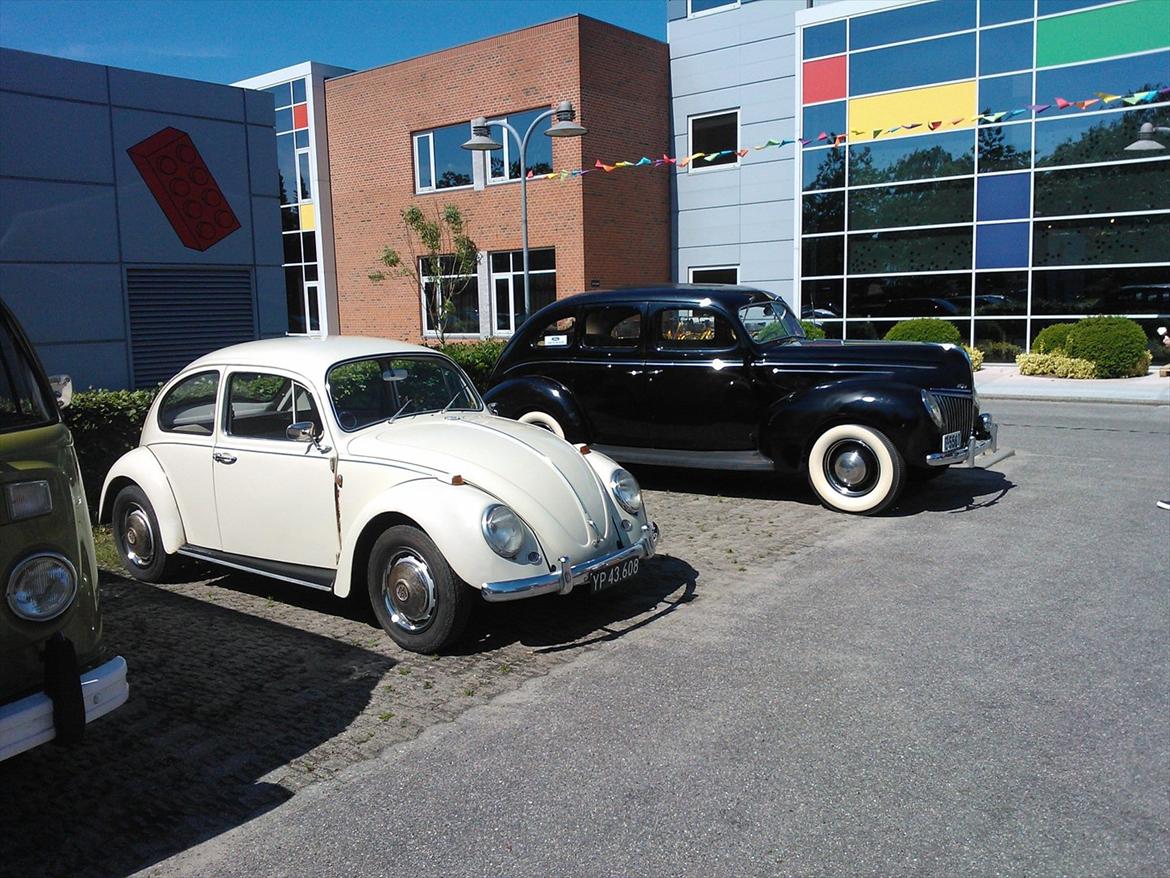 Ford V8 Deluxe - Bobblen bliver helt lille ved siden af :( billede 4