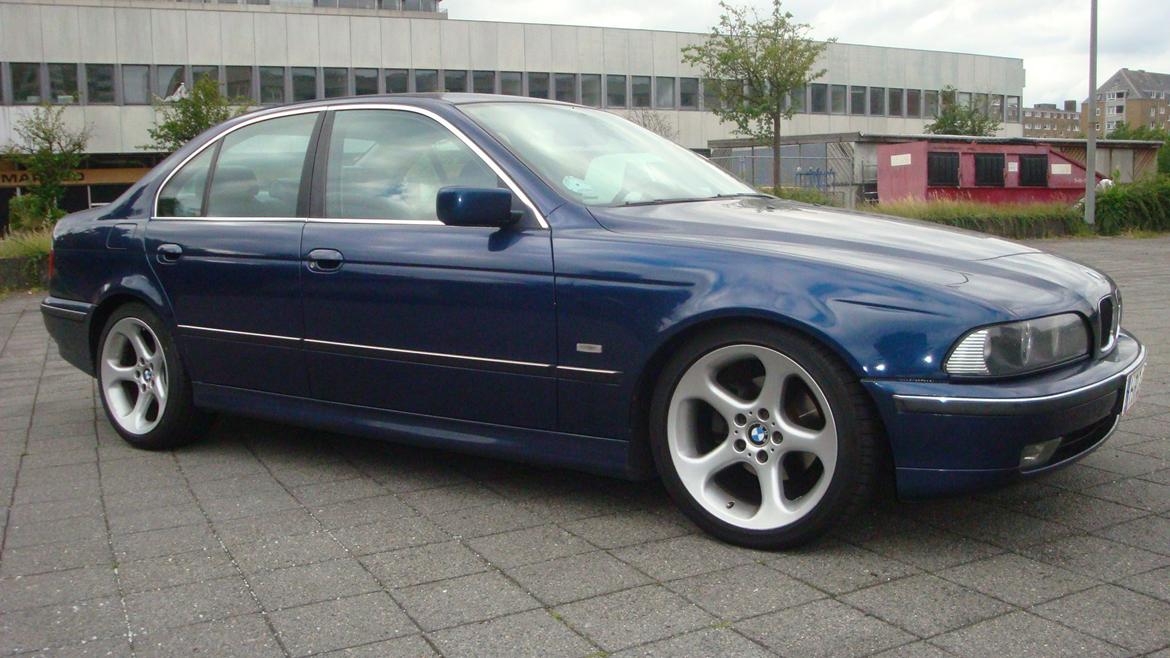 BMW E39 523iA billede 2