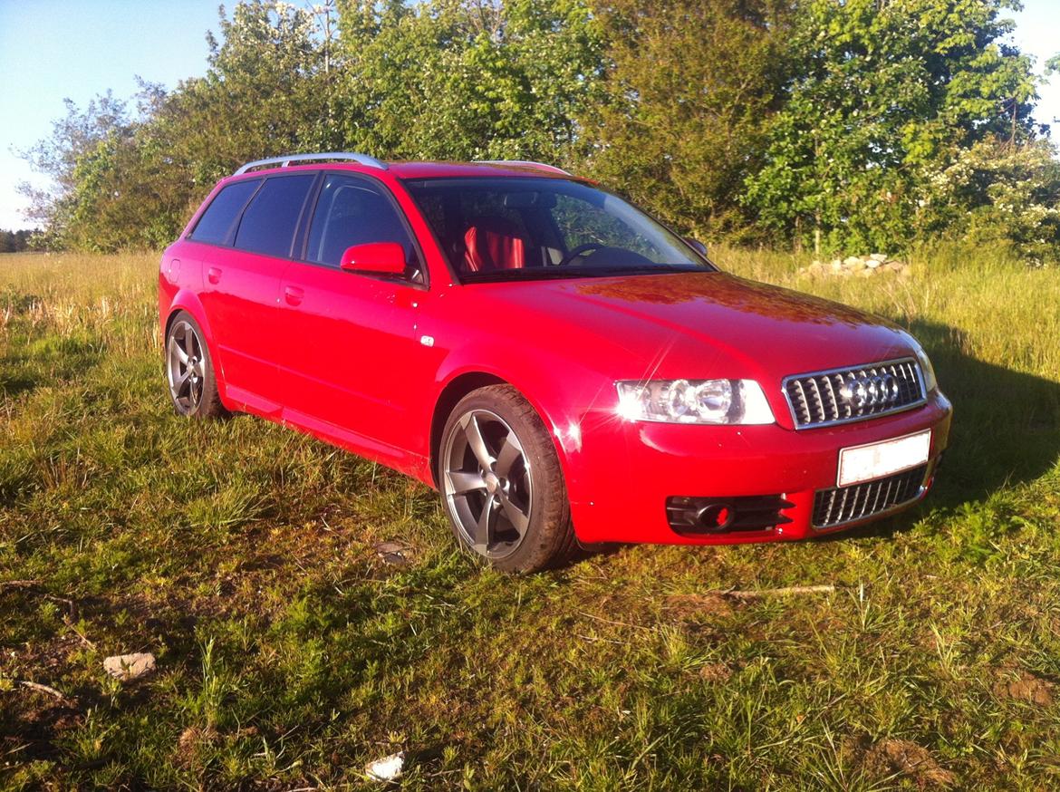 Audi A4 Avant - Den nye front (S4) nye lister (S4) indfarvet panel/skørter. billede 3