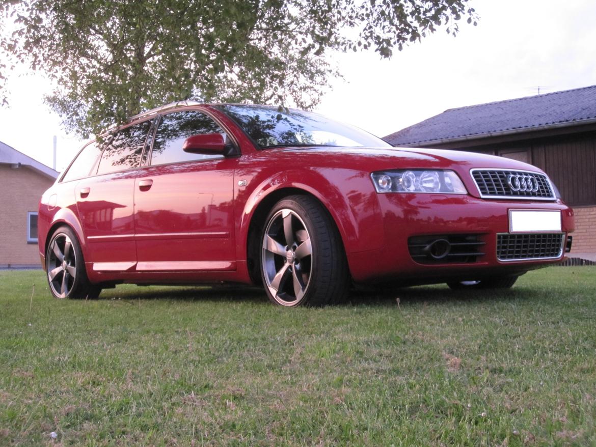 Audi A4 Avant - Den nye front (S4) nye lister (S4) indfarvet panel/skørter. billede 6
