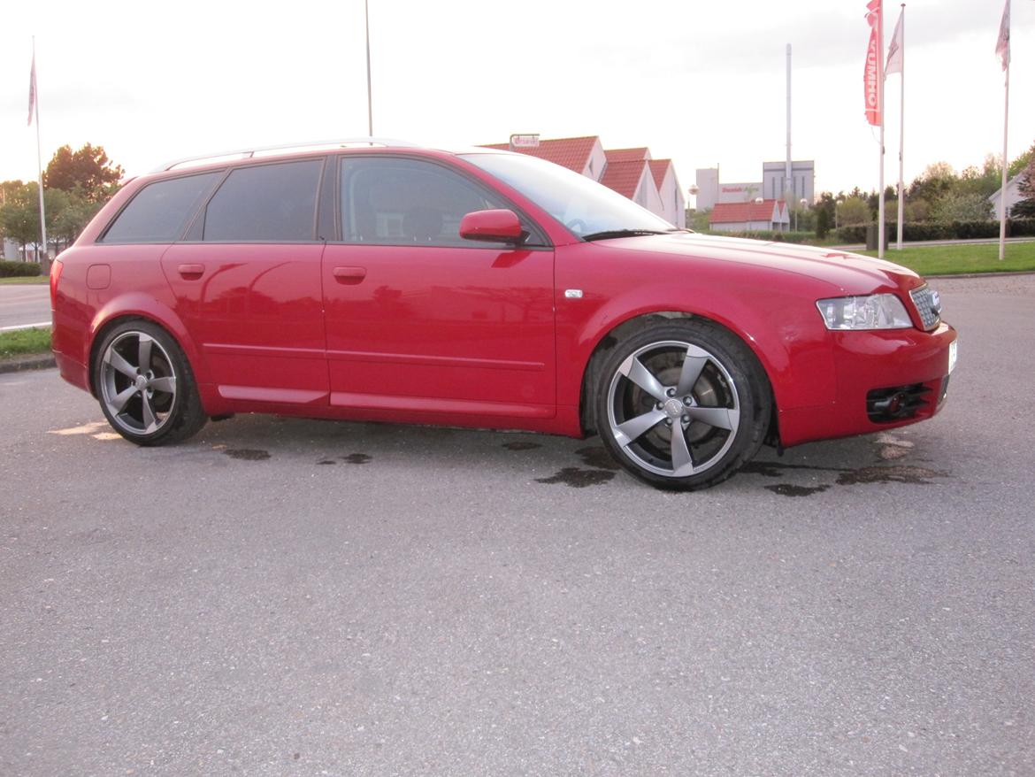 Audi A4 Avant - Den nye front (S4) nye lister (S4) indfarvet panel/skørter billede 10