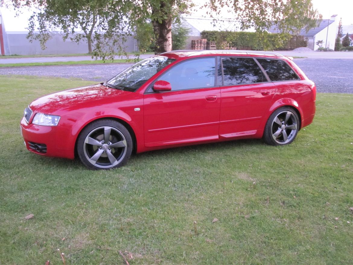 Audi A4 Avant - Den nye front (S4) nye lister (S4) indfarvet panel/skørter billede 9