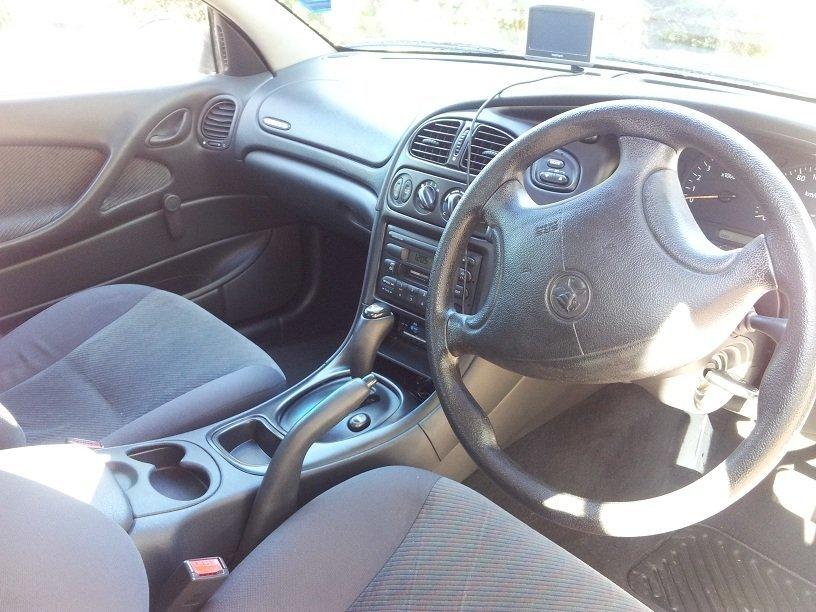 Amerikaner Holden Commodore 3.8L V6 VTII Wagon - Automatgear og aircon, dejlige funktioner nu når man kører i venstre side :) billede 12
