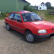 Peugeot 309