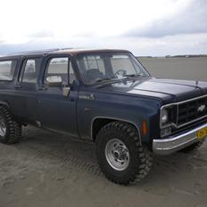 Chevrolet C20 Suburban Custom Deluxe