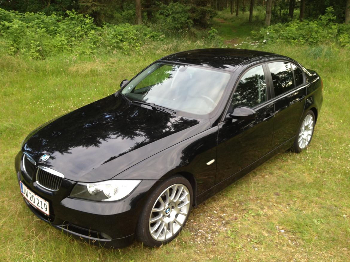 BMW 320d e90 Billeder af biler Uploaded af ole o