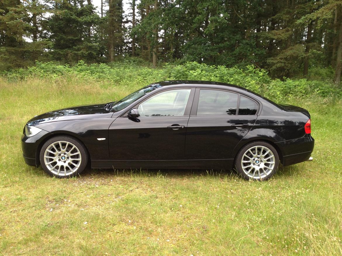 BMW 320d e90 Billeder af biler Uploaded af ole o