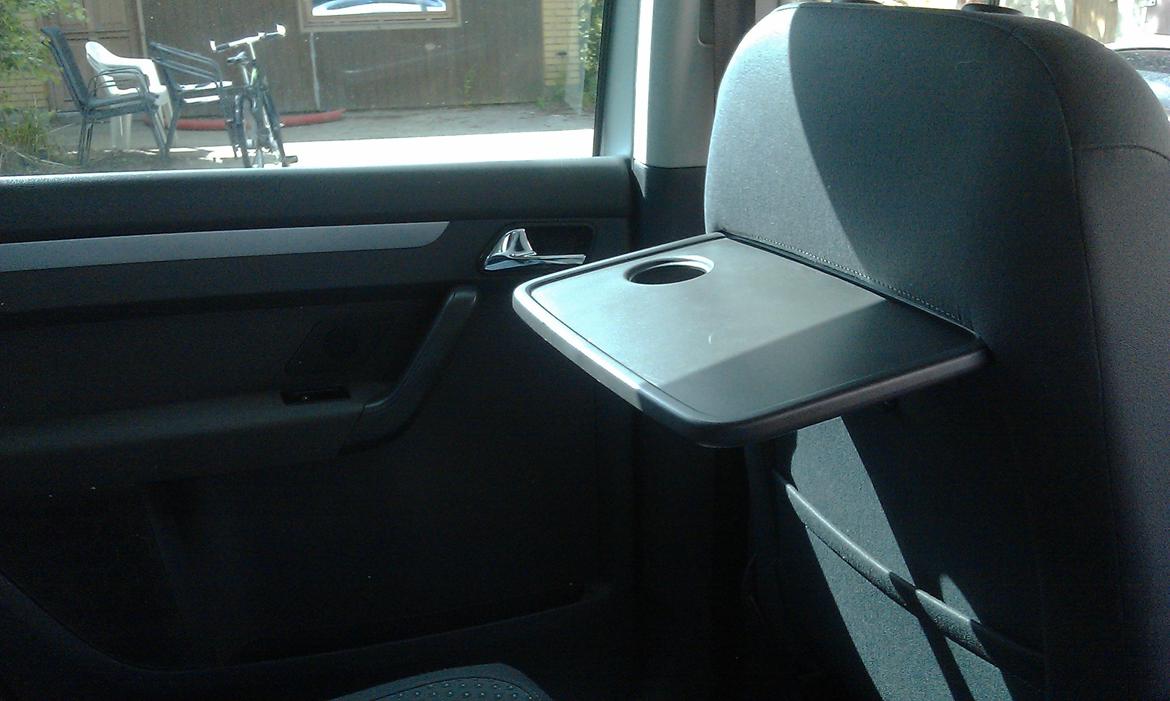 VW Touran - bord og kopholder til bagsædet billede 14