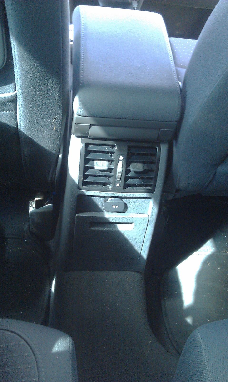 VW Touran - Blæser samt cigarstik til bagsædet billede 15