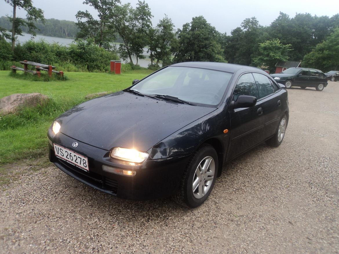 Mazda 323F 1,5 16v GLX (SOLGT) billede 8