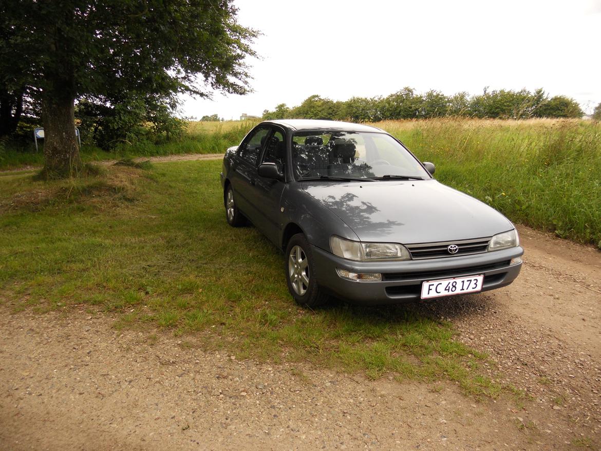 Toyota Corolla 1,3 XLI Sedan Solgt billede 1