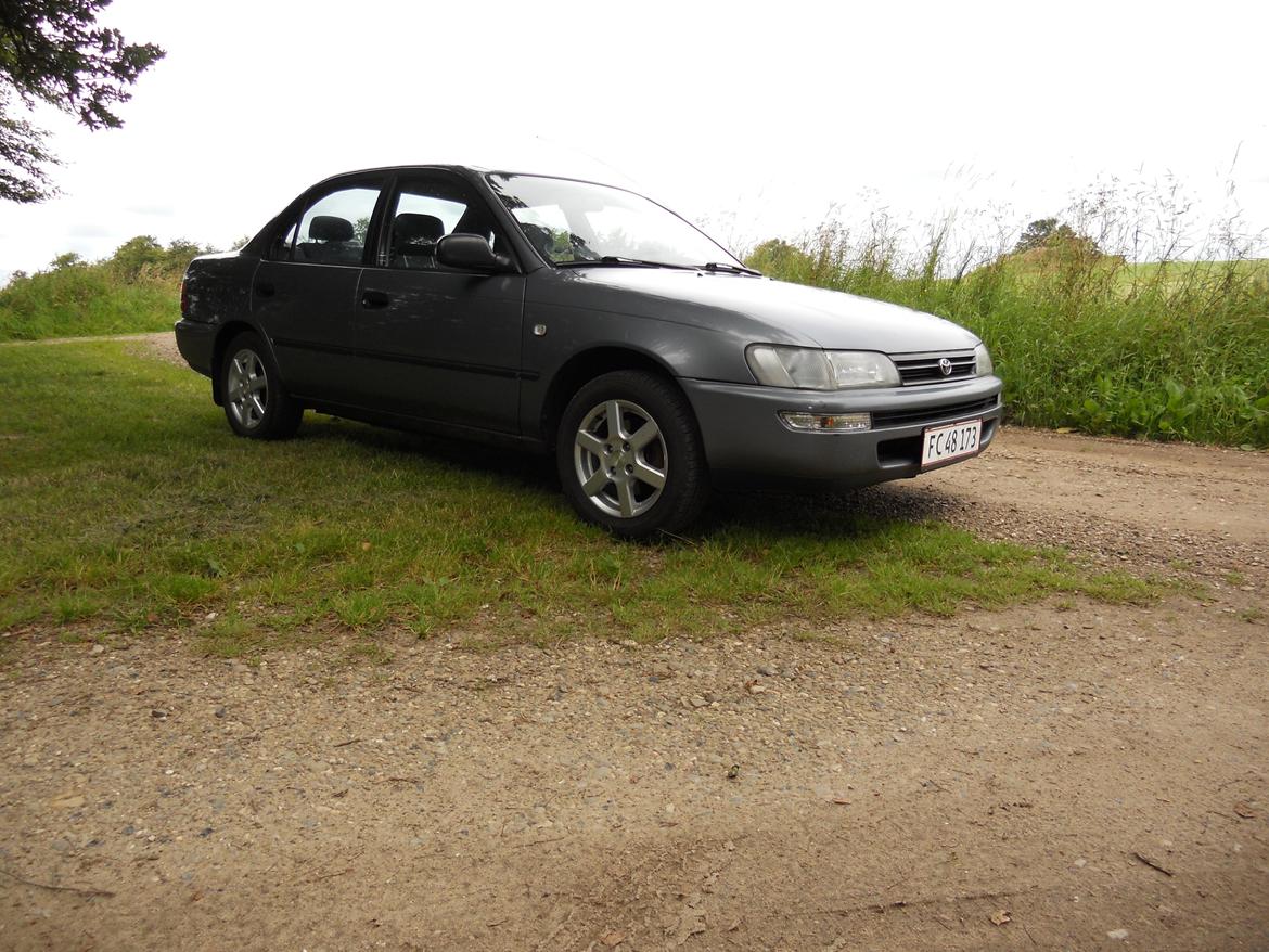 Toyota Corolla 1,3 XLI Sedan Solgt billede 2