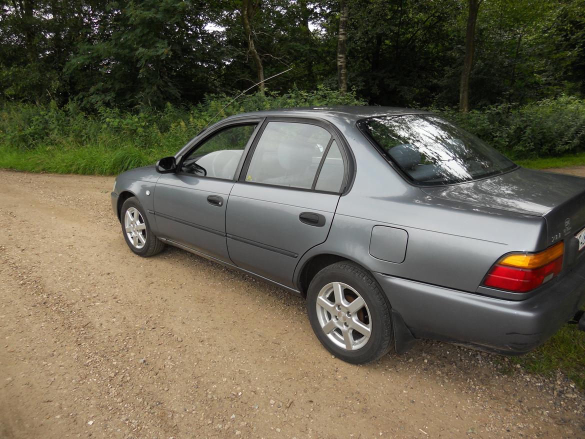 Toyota Corolla 1,3 XLI Sedan Solgt billede 4