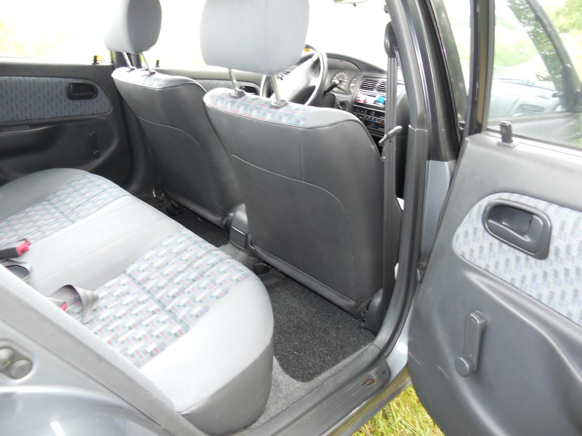 Toyota Corolla 1,3 XLI Sedan Solgt billede 13