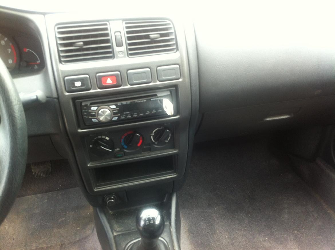 Nissan Almera 1.4i nordic HB billede 11